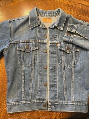 Levi's Classic Medium Wash Trucker Style Denim Jacket size small